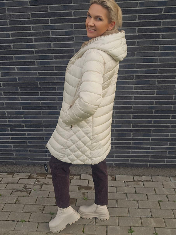 Kreminė striukė su kapišonu 